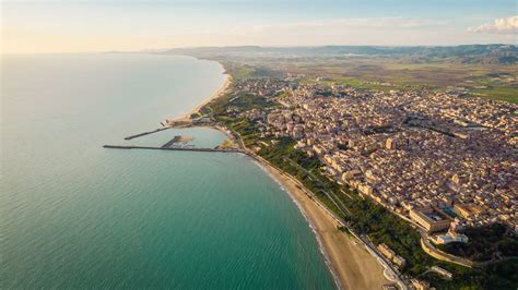 Delfo Albelli sono di Sicilia, città Gela, ho 54 anni